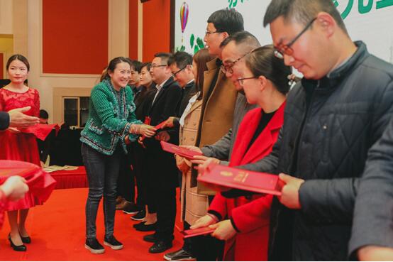 “在一起,創(chuàng)未來”首屆蘇州環(huán)保產(chǎn)業(yè)技術(shù)論壇暨中環(huán)建科周年慶順利召開——植樹節(jié)系列活動之二論壇活動 “在一起,創(chuàng)未來”首屆蘇州環(huán)保產(chǎn)業(yè)技術(shù)論壇暨中環(huán)建科周年慶順利召開——植樹節(jié)系列活動之二論壇活動